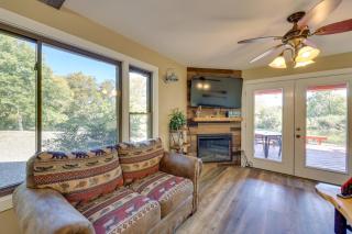 Riverfront Arkansas Abode - Furnished Deck and Grill - Mount Ida - 8