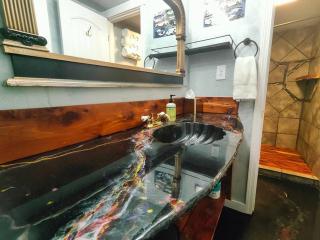 Downtown Chop Shop house, HUGE garage pets allowed - Fort Smith - 4