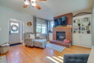 Charming Getaway, Walk to Windsor Lake and Downtown! - Windsor - 9