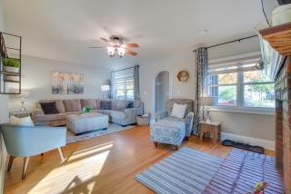 Charming Getaway, Walk to Windsor Lake and Downtown! - Windsor - 8