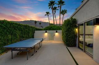 Palm Springs Luxury Home With Pool and Next to Downtown & Airport - Palm Springs - 2