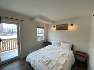 Lovely 1 Bedroom Condo Free Parking And Balcony - Edmonton - 5
