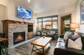 Sundial condo in the heart of Canyons Village, patio, outdoor pool, walk to hiking & biking C211 - Park City - 9