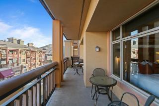 Sundial condo in the heart of Canyons Village, patio, outdoor pool, walk to hiking & biking C211 - Park City - 4