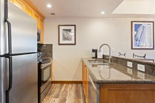 Sundial condo in the heart of Canyons Village, patio, outdoor pool, walk to hiking & biking C211 - Park City - 1