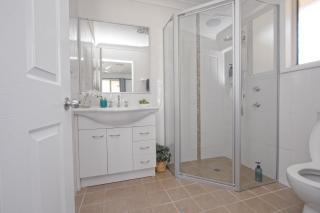 Gorgeous villa 5min walk to beach KING BED - 6