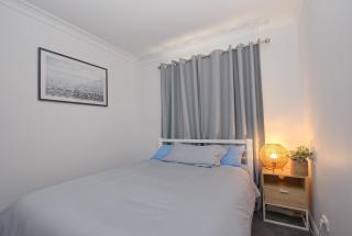 Gorgeous villa 5min walk to beach KING BED - Ettalong Beach - 3
