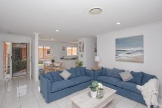 Gorgeous villa 5min walk to beach KING BED - Ettalong Beach - 1