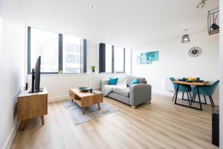 Luxurious Stylish Apartment in Old Trafford - Manchester - 9