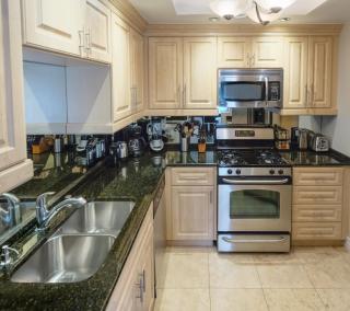 Fabulous Penthouse Apartment LAS VEGAS Strip view with resort amenities! 5 min walk to main attractions! ONLY LONG TERM RENTALS min 30 nights! - Las Vegas - 4