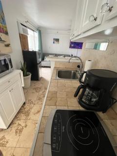 cozy studio a couple blocks away from the beach! - Honolulu - 6