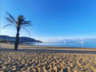 Apartamento con Vistas, 2ª Línea de Playa, Climatización, Wifi, Terraza y Parking, en Santa Margarita - ES-258-121 - Roses - 9