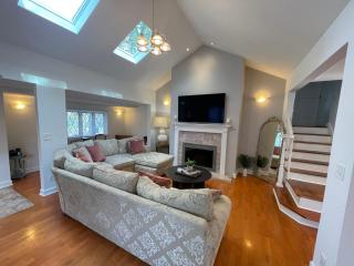 Jersey home, close to New York City fun! - Englewood - 0