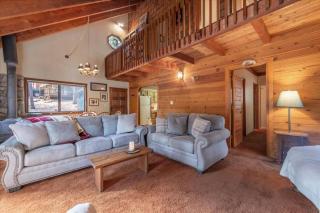 3BR Tahoe Donner Cabin with HOA Perks like Pools Hot-Tub Minutes to Trails Lake Golf - Truckee - 0