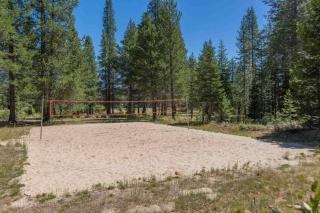 3BR Tahoe Donner Cabin with HOA Perks like Pools Hot-Tub Minutes to Trails Lake Golf - Truckee - 9