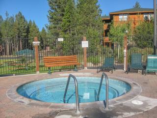 3BR Tahoe Donner Cabin with HOA Perks like Pools Hot-Tub Minutes to Trails Lake Golf - Truckee - 7