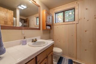 3BR Tahoe Donner Cabin with HOA Perks like Pools Hot-Tub Minutes to Trails Lake Golf - Truckee - 3