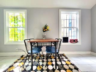 Budget Bed Room near Downtown Inner Harbor w Free Parking - Baltimore - 0