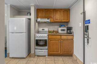 Oceanfront Studio Escape Waves at Your Doorstep 1106 - Myrtle Beach - 6