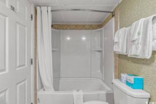 Oceanfront Studio Escape Waves at Your Doorstep 1106 - Myrtle Beach - 5