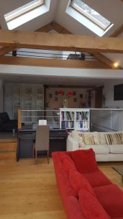 Prestwick Oak - Sleeps 10-14 - Group Accommodation for Family or Friends - Haslemere - 1