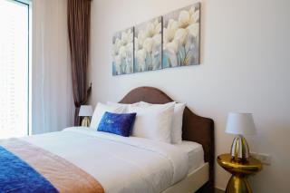 CitiHome-1BR with Large Living Room in Creek Horizon - Dubai - 2