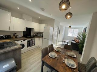 3 Bedroom New House with Wi-Fi Sleep 5 By Home Away From Home - A - 5