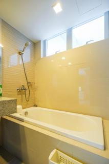 Luxurious 2 Bedroom in Uptown BGC Taguig - Manila - 2