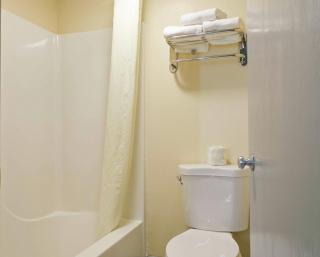Super 8 by Wyndham Rockford I-90 Casino District - Rockford - 8