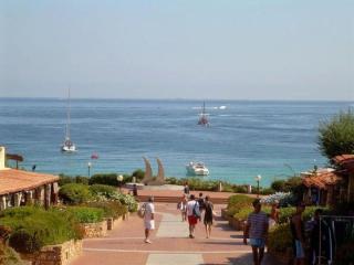 Seaside apartment Baja Sardinia 6pl July 150 m from smeraldo beach - Baja Sardinia - 2