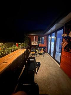 Modern light filled home near beaches - Howrah - 2
