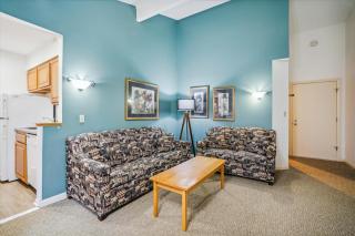 Cedarbrook Deluxe One bedroom Queen Suite with outdoor heated pool 209 - Killington - 9