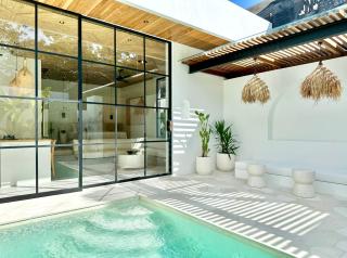 The Suites by The Young Villas - Uluwatu - 1