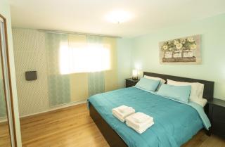 Central Location, Quiet Family Home, Private Yard. - 5