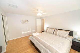 Central Location, Quiet Family Home, Private Yard. - 3