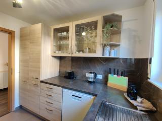 85qm, 4 bedroom, parking, King-Bed, Wifi, Netflix - 4