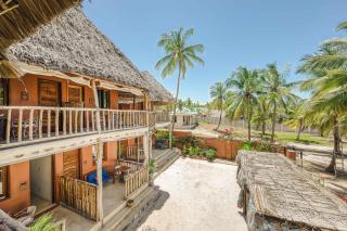 Shanuo Beach Bungalows - 8