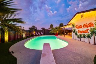 Gorgeous 4-bed home with Golf, Pool, & Hot Tub! - Phoenix - 8