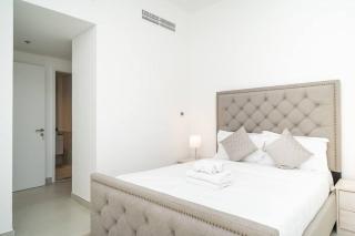 StoneTree - Furnished 2BR with floor-to-ceiling window - Dubai - 2