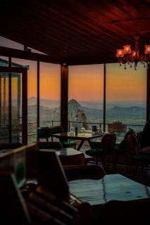 Caldera Cave Hotel - 3