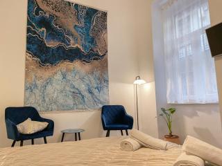 Downtown Apartment near New York Cafe - 6