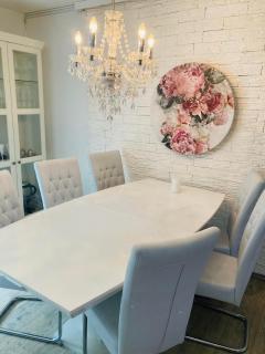 Ganzes Haus, comfortable complete house - 3 big bed rooms - high WLAN - 5 minutes from fair trade- Expo Plaza and Messe Hannover - with working places, roof garden, garden with barbecue - 7