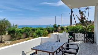 Beachfront Oleanders House in Skala - Skala - 0
