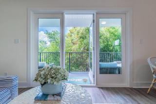 Cheeks On The Beach - Quick Walk To The Beach - 4