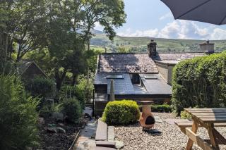 Cosy Cottage, 5 miles from Snowdon Base Camp with Log Burner and Mountain Views - 9
