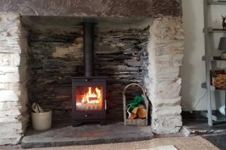 Cosy Cottage, 5 miles from Snowdon Base Camp with Log Burner and Mountain Views - Caernarfon - 0