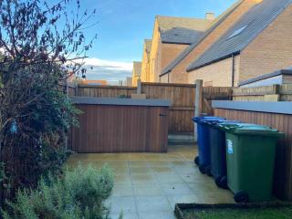 Homely, Cosy & Contemporary 4 BDR house with Garden & Parking 5 mins drive to Addenbrookes & Papworth hospitals & Bio Medical campus - 3