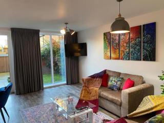 Homely, Cosy & Contemporary 4 BDR house with Garden & Parking 5 mins drive to Addenbrookes & Papworth hospitals & Bio Medical campus - Cambridge - 8