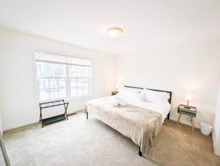 Luxury & Stylish Townhome, King Beds, W/D, Garage - Schenectady - 8