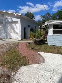 Units near USF - RubyRoom, RedRoom, Emerald Place - 7